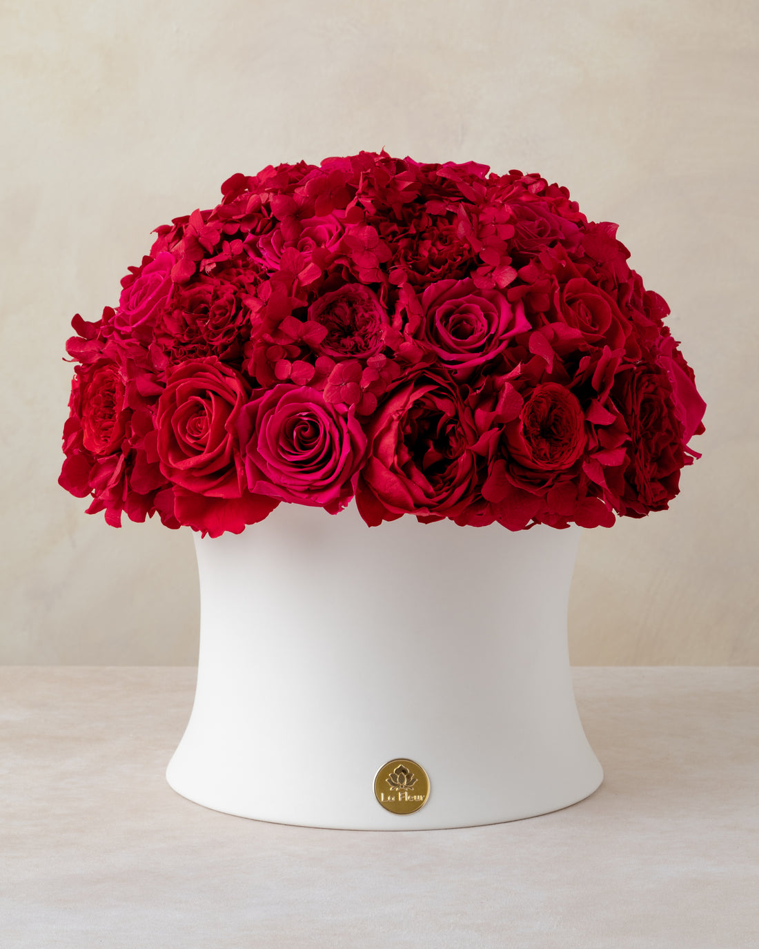 Creme Jardin Dôme - Red by La Fleur Lifetime Flowers