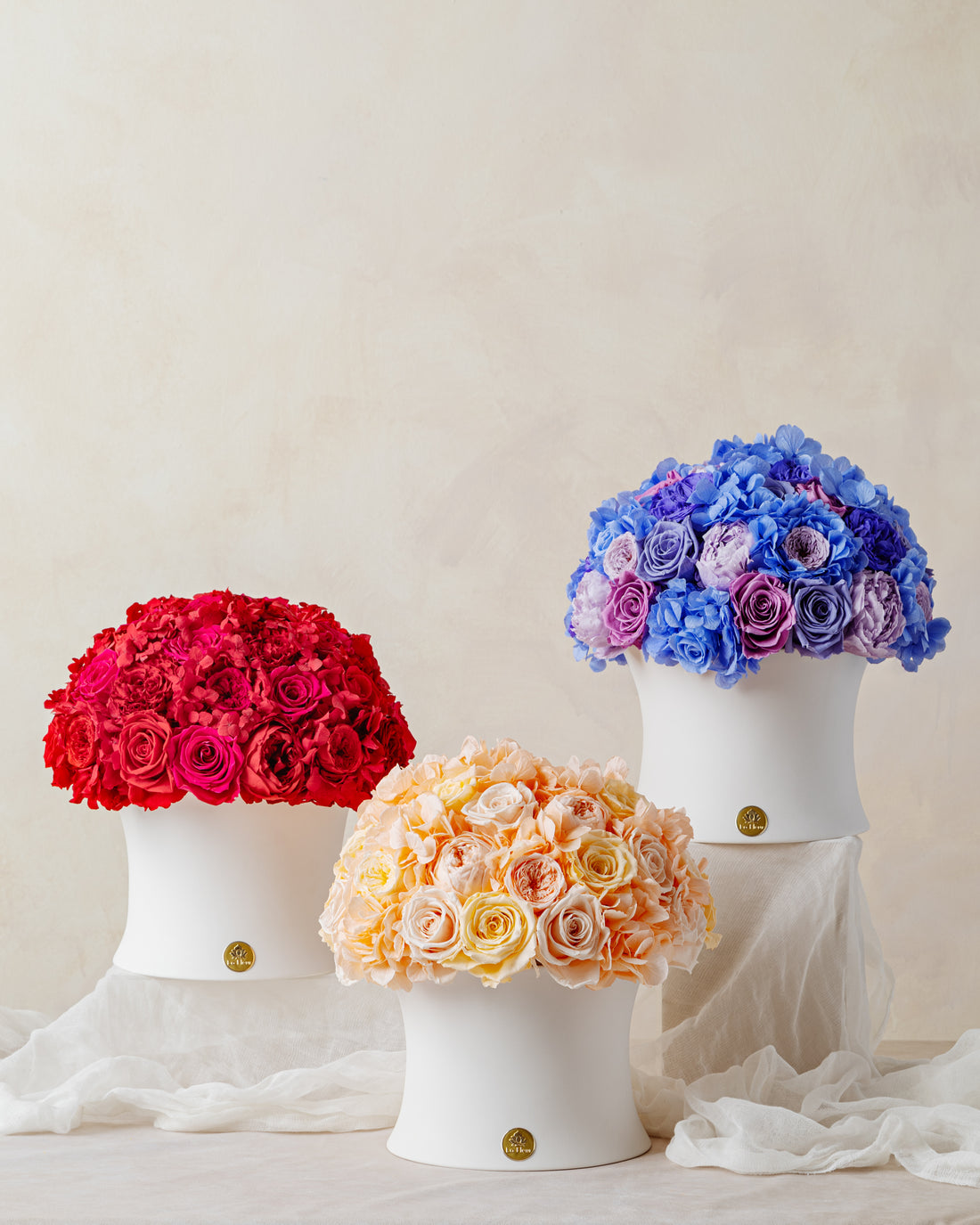 Creme Jardin Dôme - Red by La Fleur Lifetime Flowers