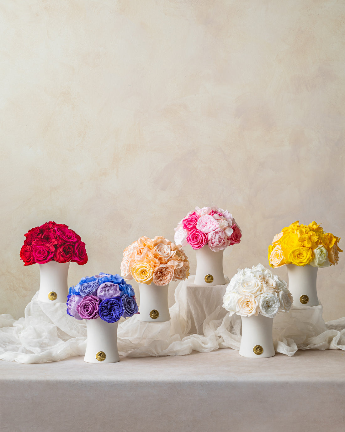 Creme Jardin Petite Dôme - White by La Fleur Lifetime Flowers