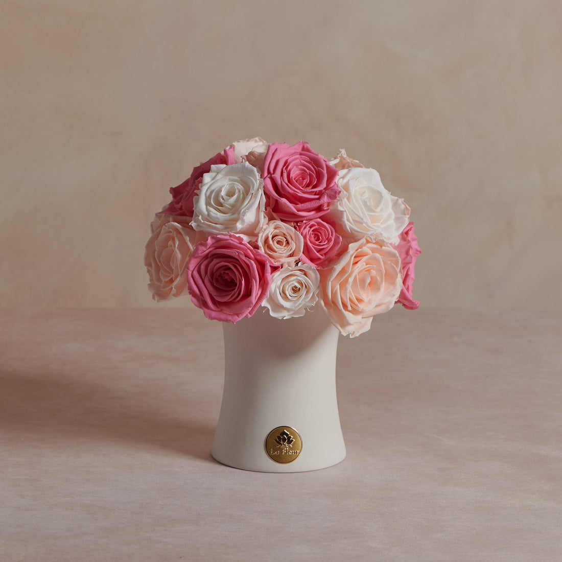 Creme Roses Dôme by La Fleur Lifetime Flowers