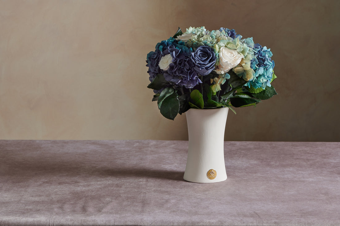 Long Stem Hydrangea by La Fleur Lifetime Flowers