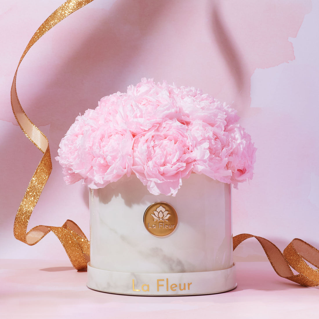 White Marble Peony Dôme by La Fleur Lifetime Flowers