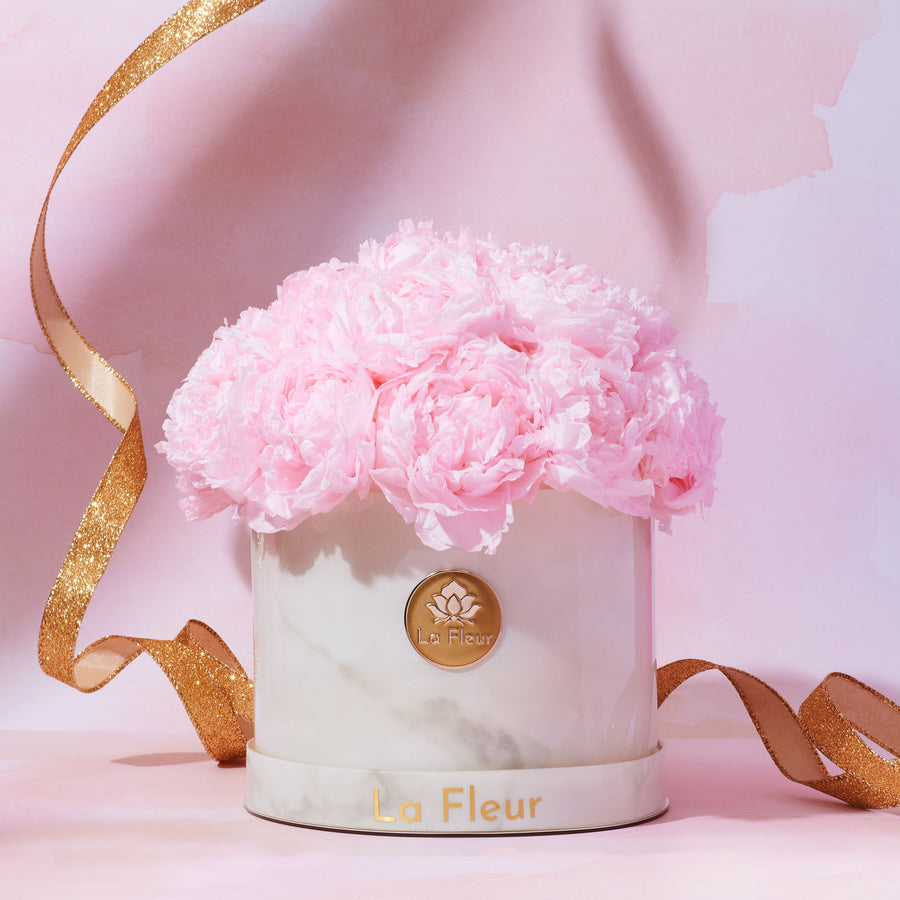White Marble Peony Dôme by La Fleur Lifetime Flowers