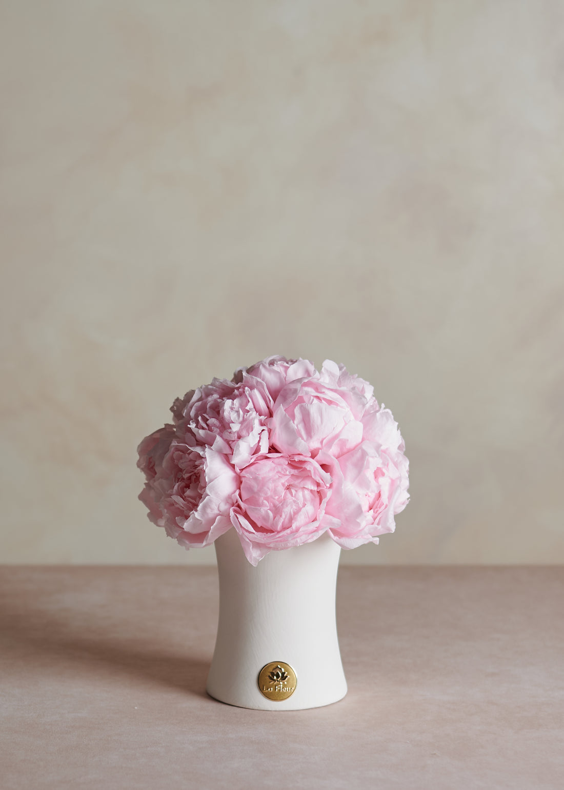 Creme Peony Dôme by La Fleur Lifetime Flowers