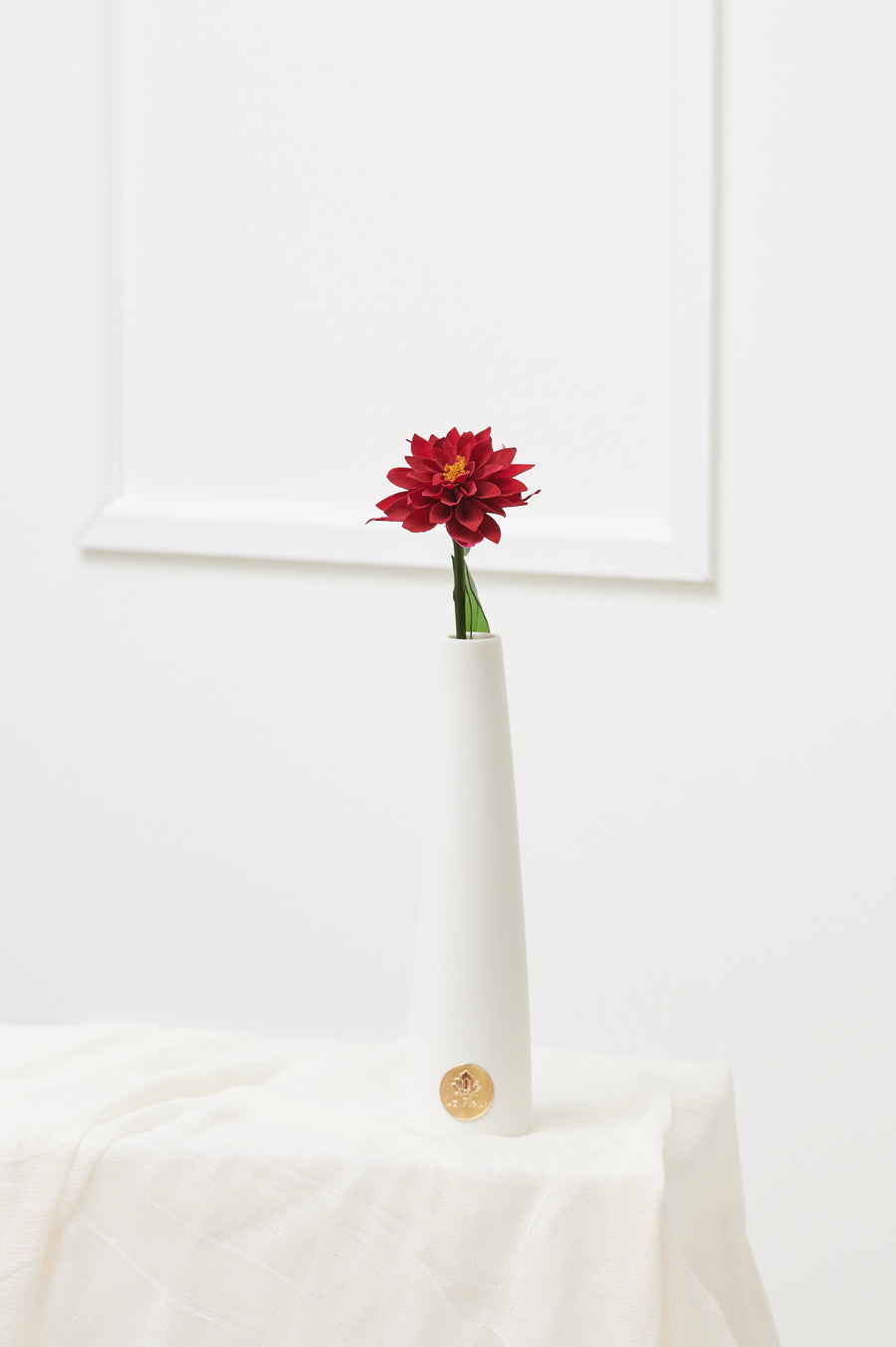 Dahlia Single Stem by La Fleur Lifetime Flowers