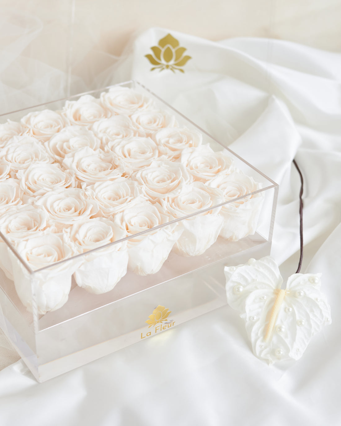 Bridal Acrylic - Grande Square by La Fleur Lifetime Flowers