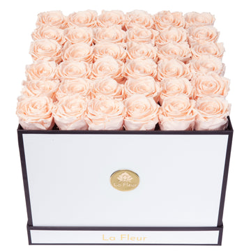 Grande Square by La Fleur Lifetime Flowers