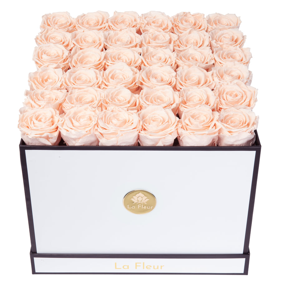 Grande Square by La Fleur Lifetime Flowers