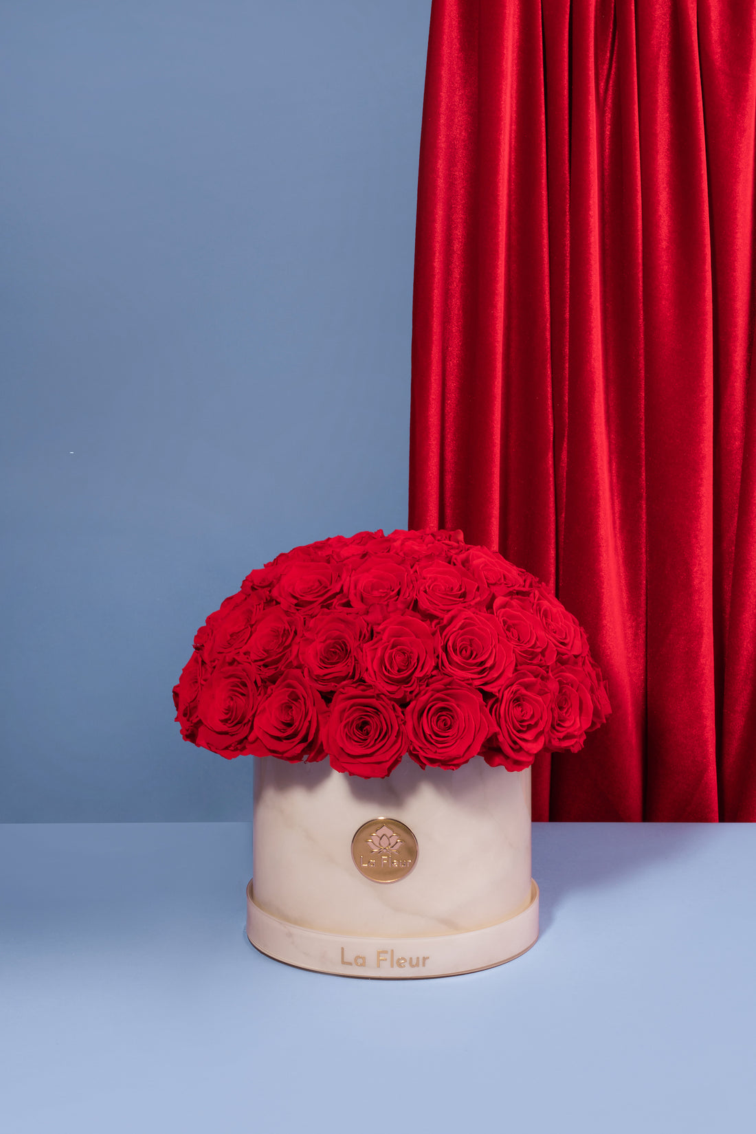 White Marble Dôme by La Fleur Lifetime Flowers