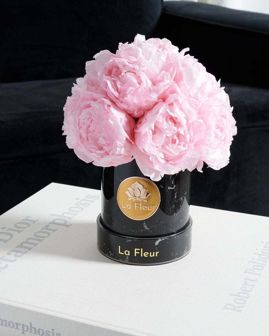 Black Marble Petite Peony Dôme by La Fleur Lifetime Flowers