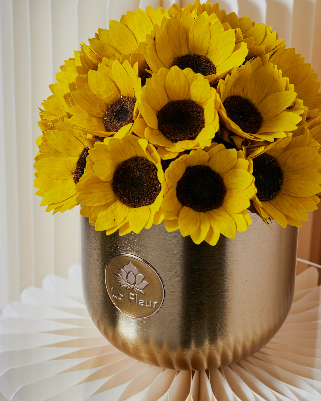 Sunflower Laiton Dôme by La Fleur Lifetime Flowers