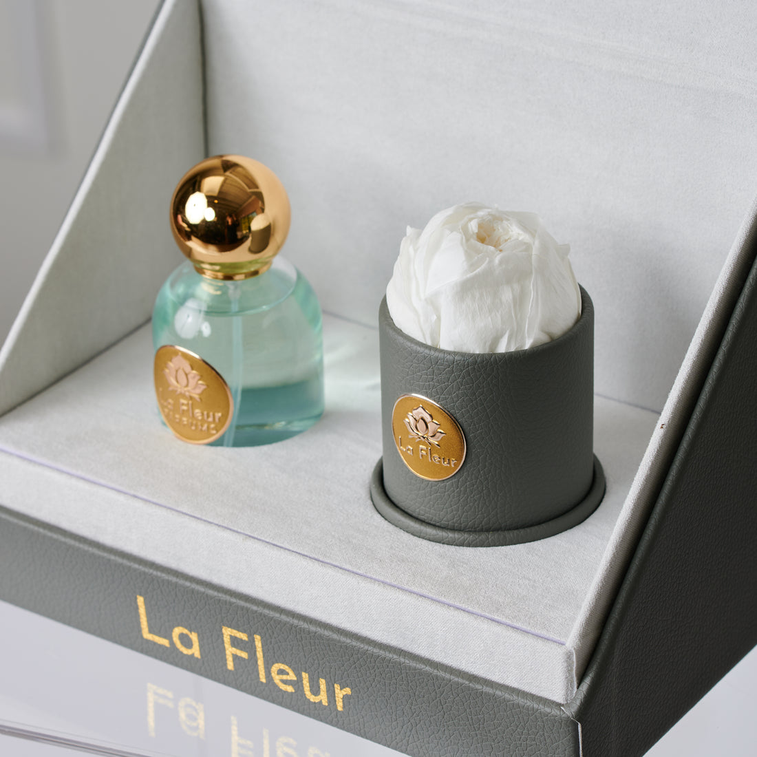 Jardin Gift Set - Ivory Peony by La Fleur Lifetime Flowers