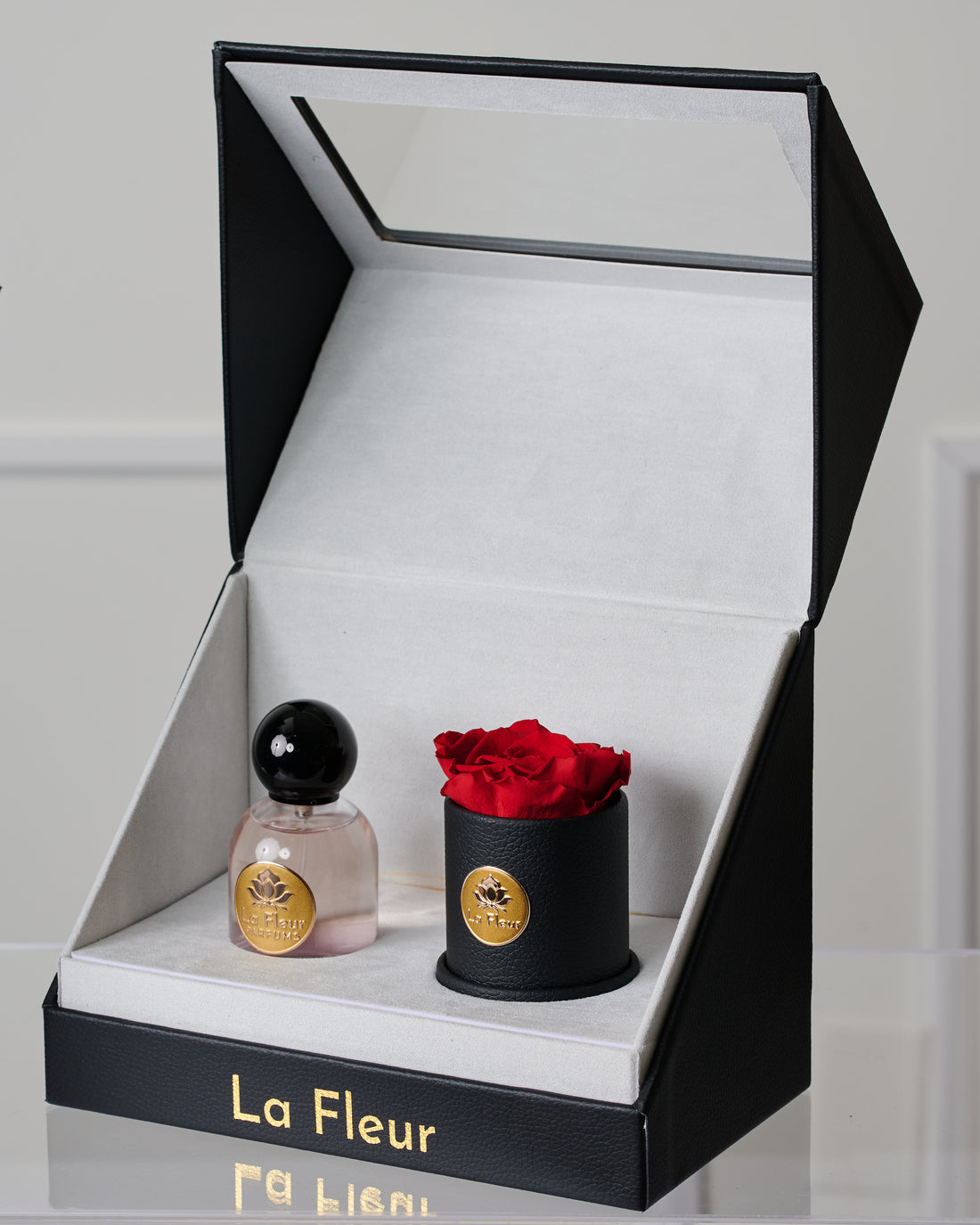 Signature Gift Set - Rose by La Fleur Lifetime Flowers