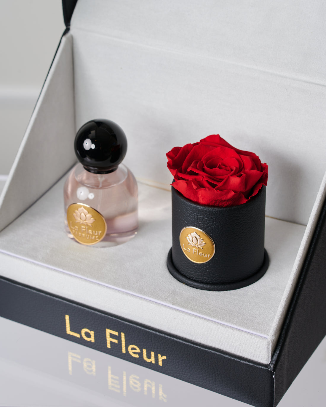 Signature Gift Set - Rose by La Fleur Lifetime Flowers