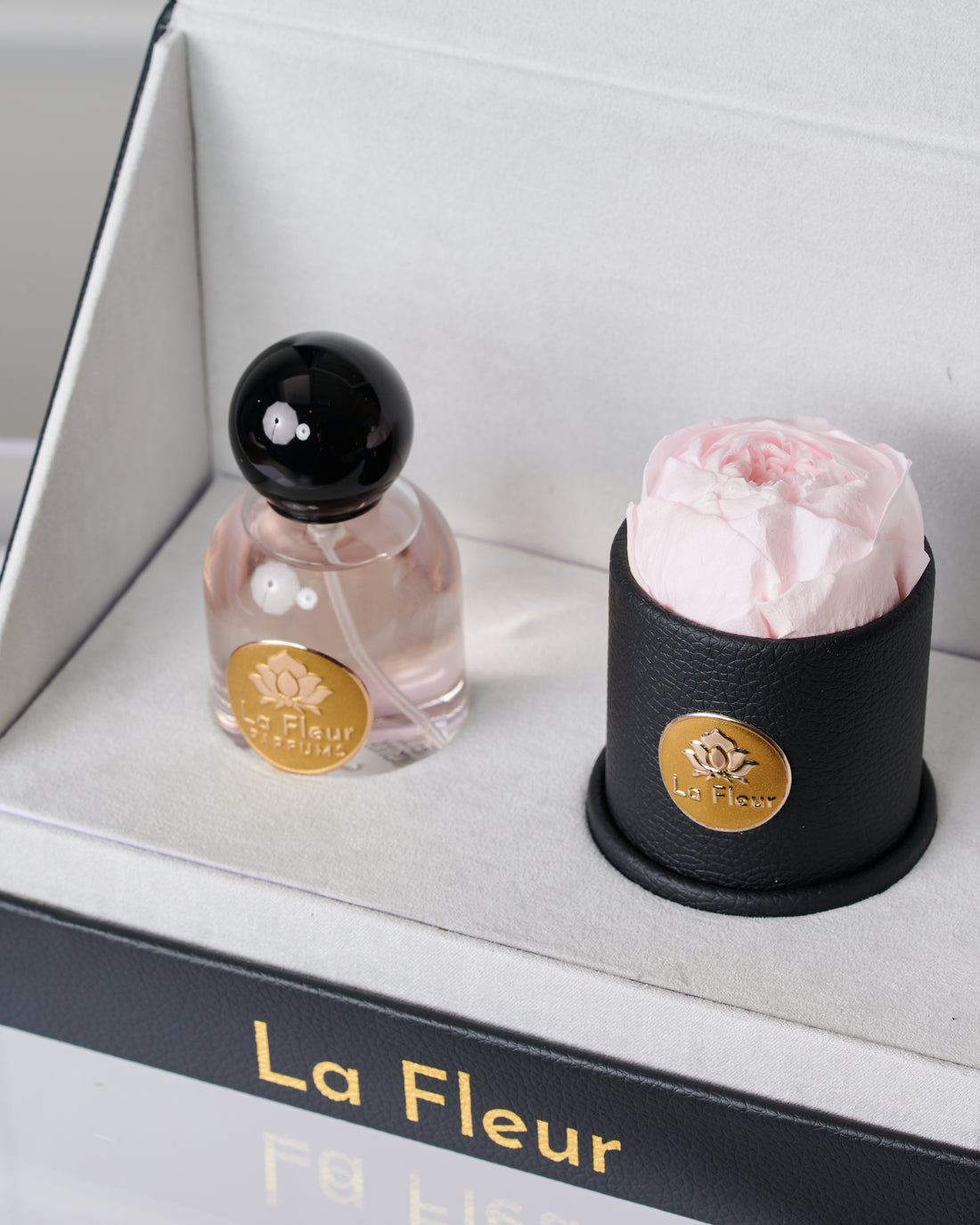 Signature Gift Set - Peony by La Fleur Lifetime Flowers