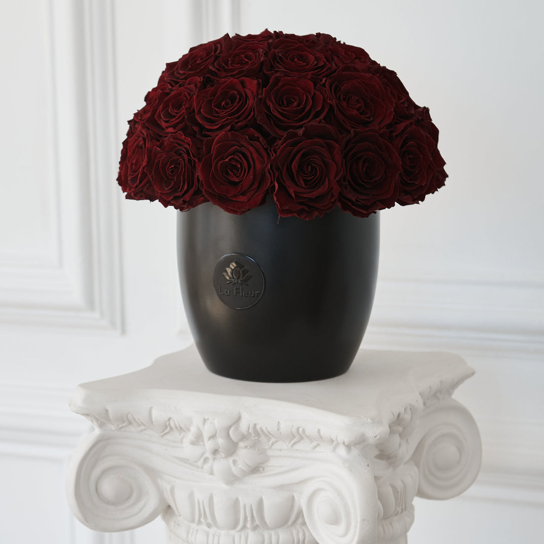 Noir Dôme by La Fleur Lifetime Flowers