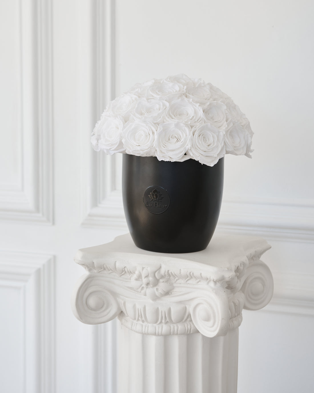 Noir Dôme by La Fleur Lifetime Flowers