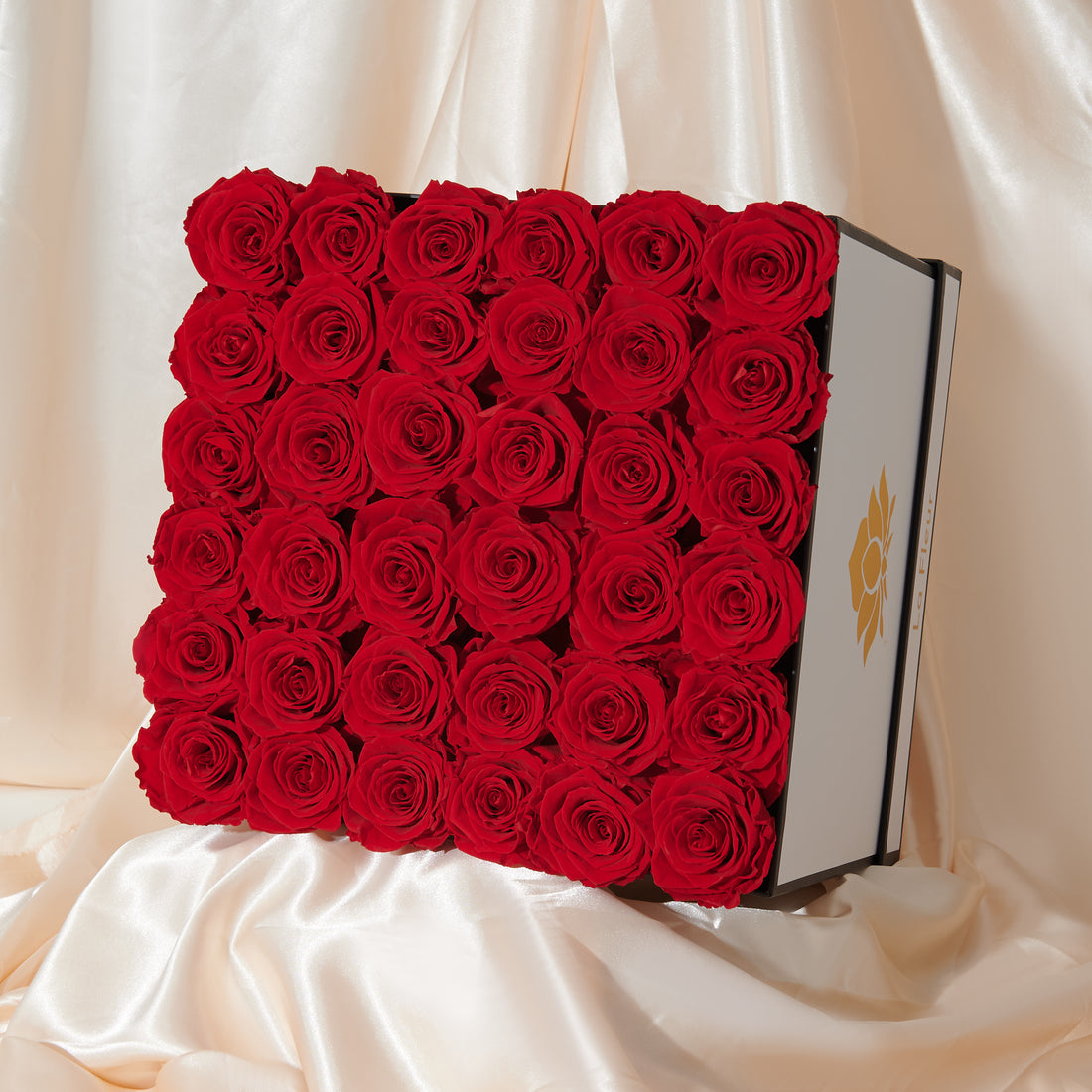 Grande Square by La Fleur Lifetime Flowers