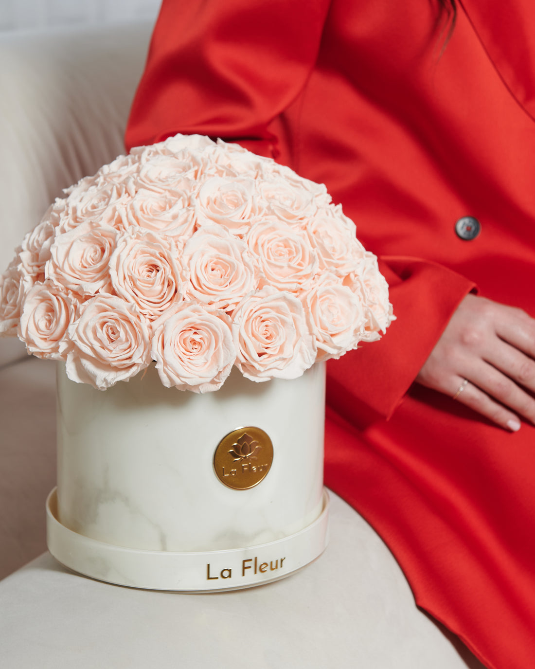 White Marble Dôme by La Fleur Lifetime Flowers